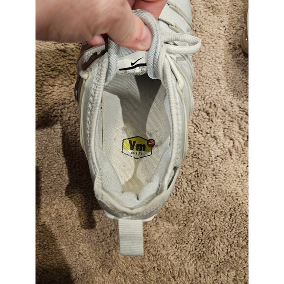 Nike Air VaporMax Plus Mens Size 10 Gray Silver Sneakers Retro Futuristic Street - Picture 3 of 7